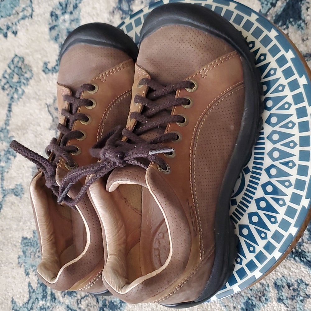 KEEN Briggs Shoes Wms Sz 7